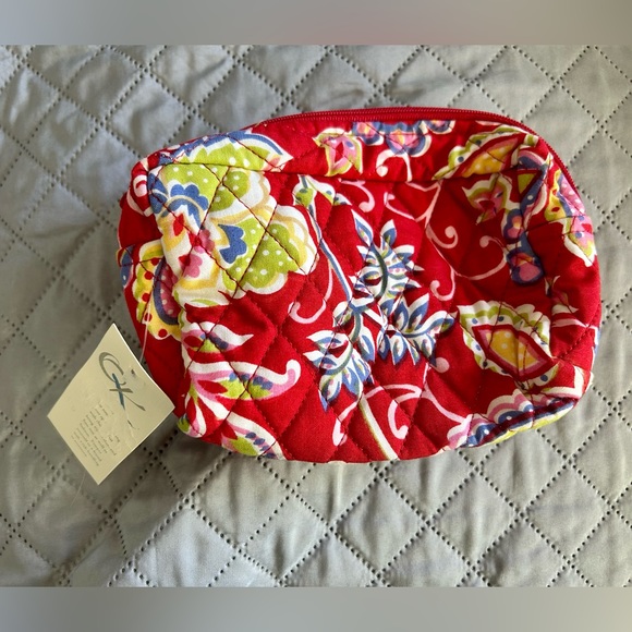 Small quilted makeup bag, NWT - Picture 2 of 3